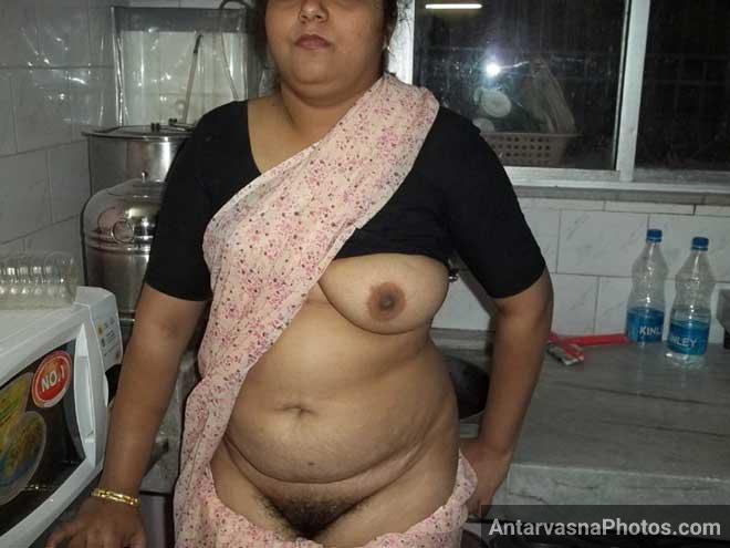 Hot Indian Mom Ne Nokar Ko Hairy Chut Dikhai Antarvasna Photos