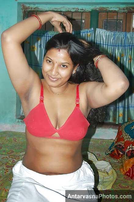 Desi Sex Pics Hot Mallu Kamwali Ne Apni Chut Me Desi