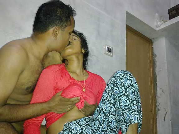 Desi Doodh Kamwali Ke Bhai Ne Chuse Indian Sexy Pics