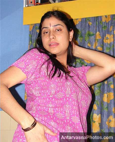 Dost ki biwi Priya bhabhi ke boobs aur ass ke hot pics