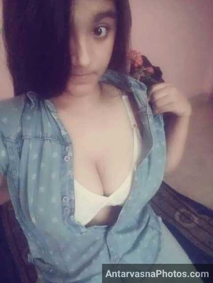 Horny Mumbai Girl Ke Big Tits Ki Selfies Jo Usne Whatsapp Par Bheji Thi