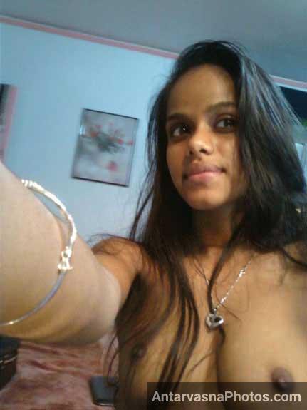 Naked Indian Teen Ke Sexy Boobs Ki Selfie Ke Hot Pics