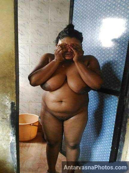 Nude Bath Pics Me Shilpa Aunty Ki Sexy Pics Uske Dost Ne Leak Kar Di