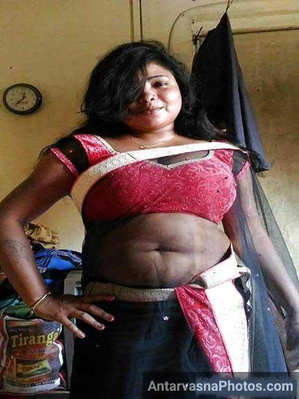 Saree Bath Hd - Nude bath pics me Shilpa aunty ki sexy pics uske dost ne leak kar di