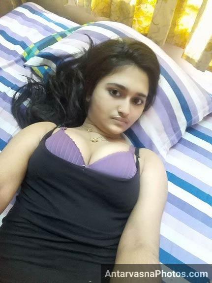 Sexy Indian girl apne boobs kholne ke lie ready he