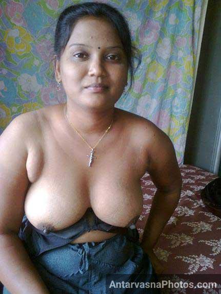 431px x 575px - Big boobs desi aunty Kamala Devi ki shaved chut ka photo jo lund khada kar  de
