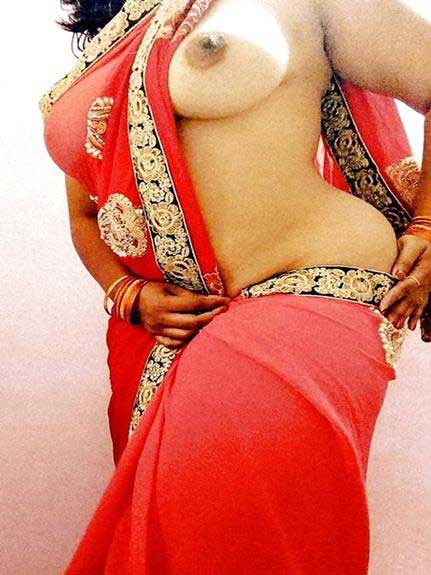 Sexy Saree Me Hot Bhabhi Apne Mast Big Boobs Dikha Rahi He