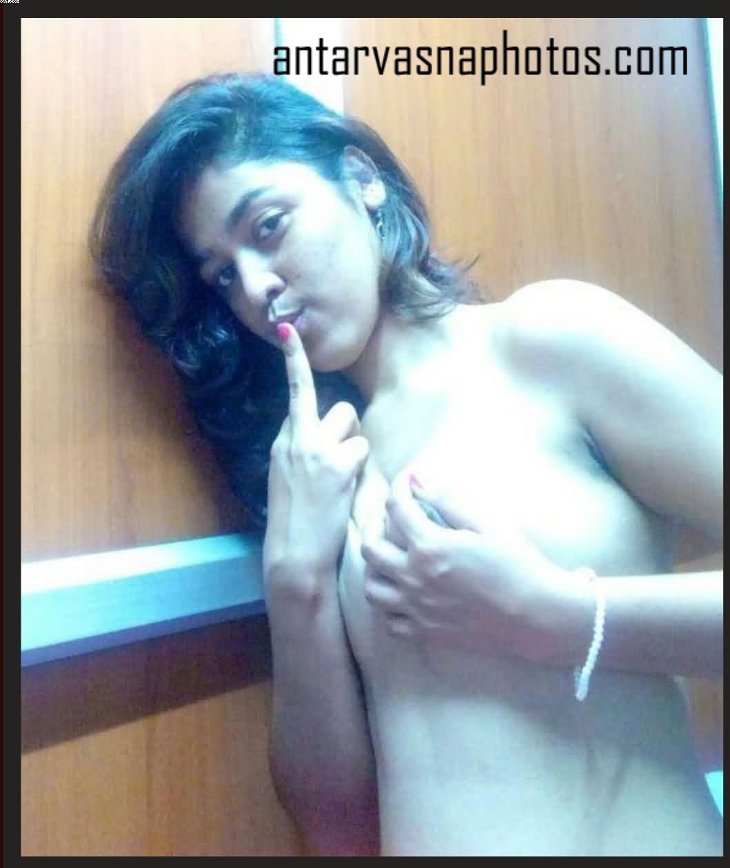 Indian Teenage Girl Ki Seductive Selfie Pics Antarvasna