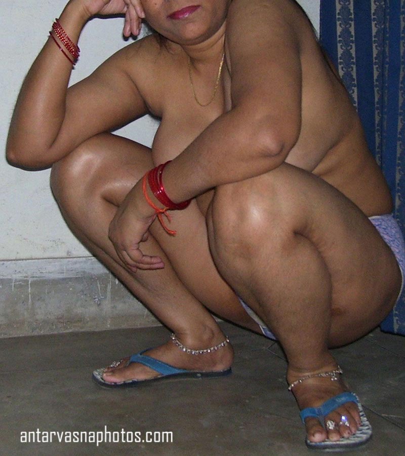 800px x 900px - Indian aunty showing her huge boobs and pussy - Antarvasna