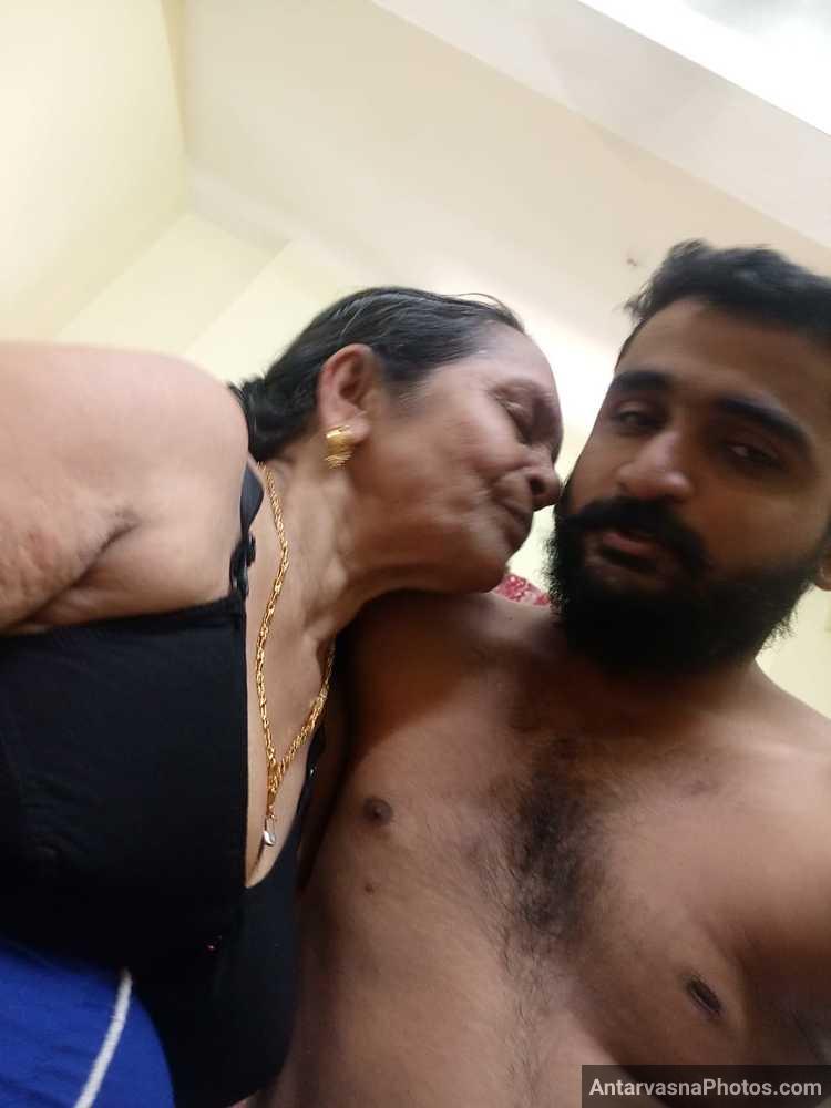 Budhi dadi ke chut aur boobs ke photos ki Indian porn gallery