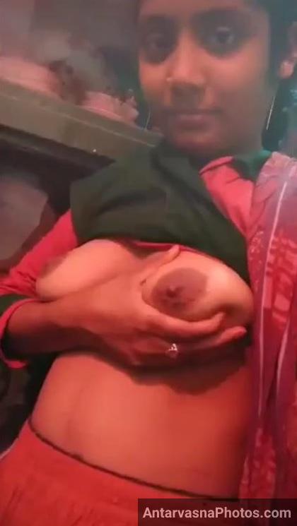 desi village bhabhi hot boobs selfies 4